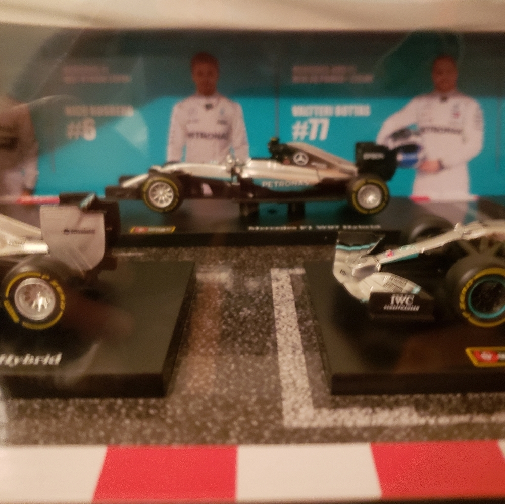 🏎 Formula 1 Mercedes Racing Cars 🏎 - Picture 3 of 16